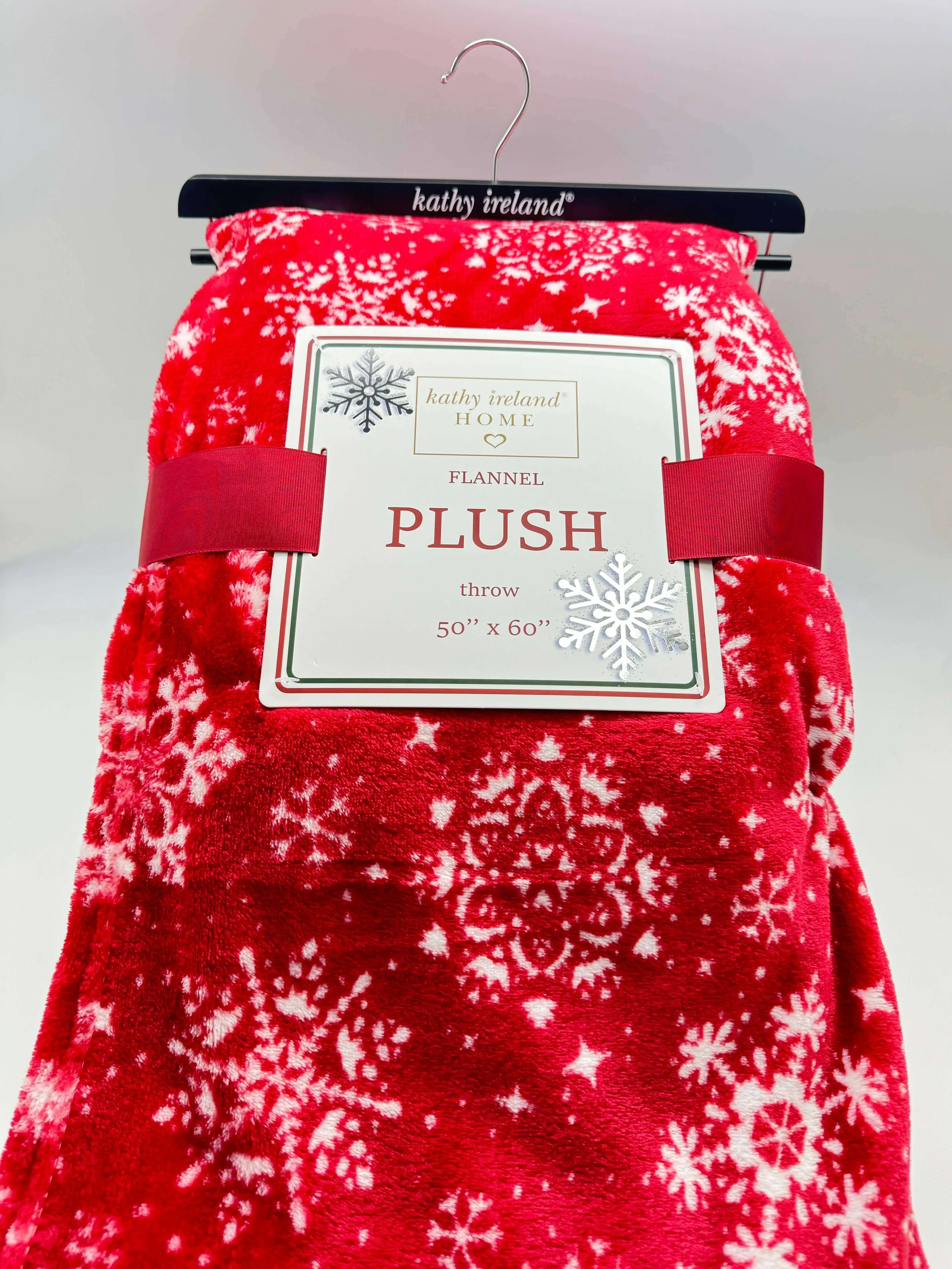 CHRISTMAS CHEER PLUSH THROW BLANKETS by Kathy Ireland
